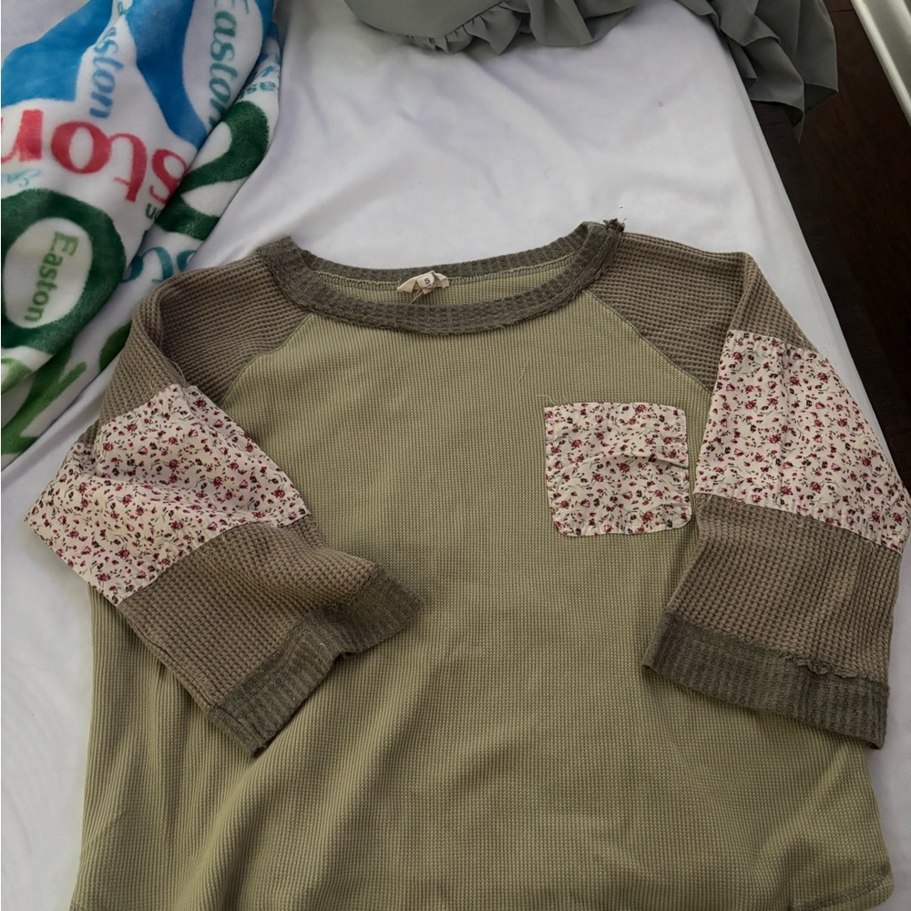 Women’s Long Sleeve Floral Pocket Tee